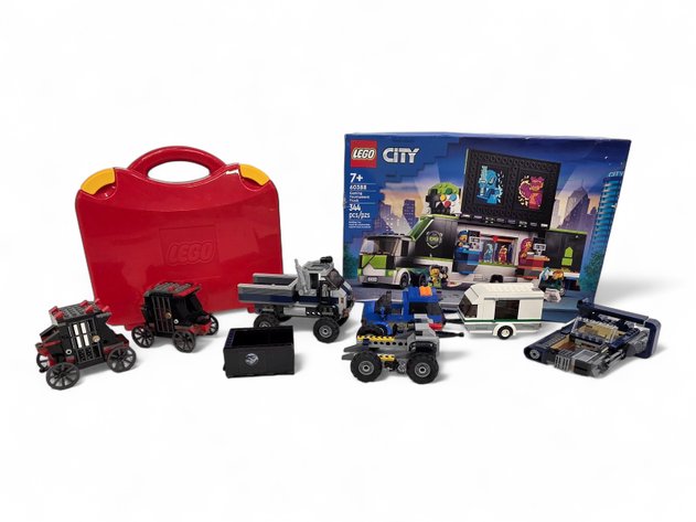 LEGO City Gaming Tournament Truck w/ Case & Built Vehicles