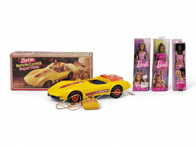 Barbie Super Vette Remote Control Car w/ Barbie Fashionistas Dolls
