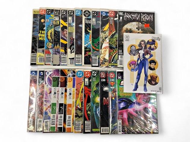 25x DC Comic Books - Arkham Reborn, StarTrek: The Next Generation, The Doom Patrol! & More