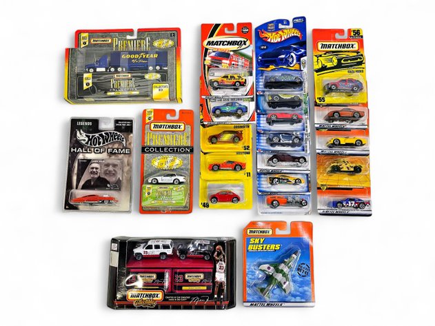 23x Matchbox & Hot Wheels Die-cast Model Vehicles
