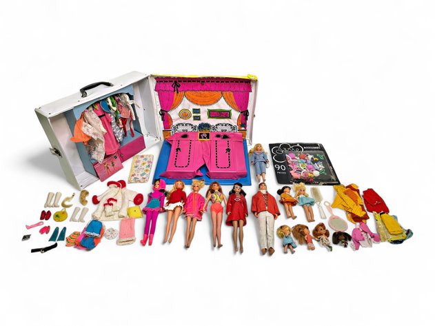 Barbie & Stacey Sleep 'n Keep Case w/ Dolls & Accessories