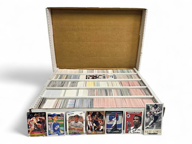 Football, Baseball & Basketball Trading Cards - Charles Oakley, Brian Williams, Lloyd Moseby & More