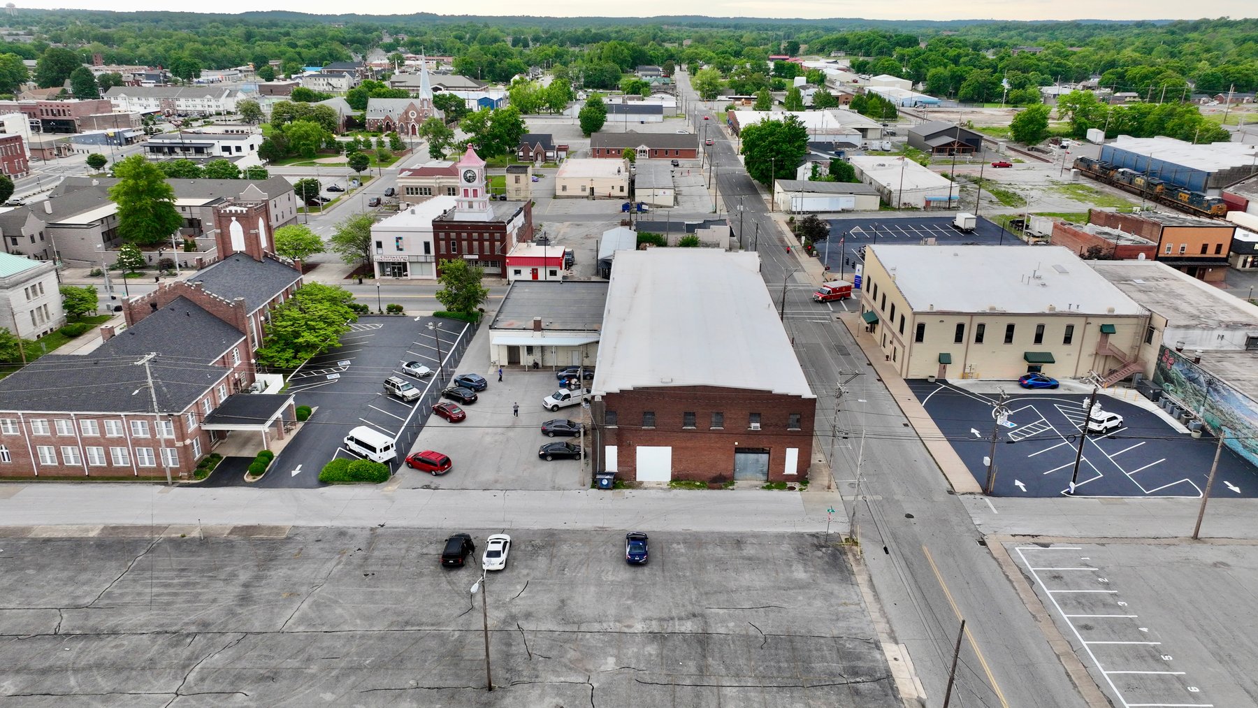 Image for 323 E. 9th St. AUCTION