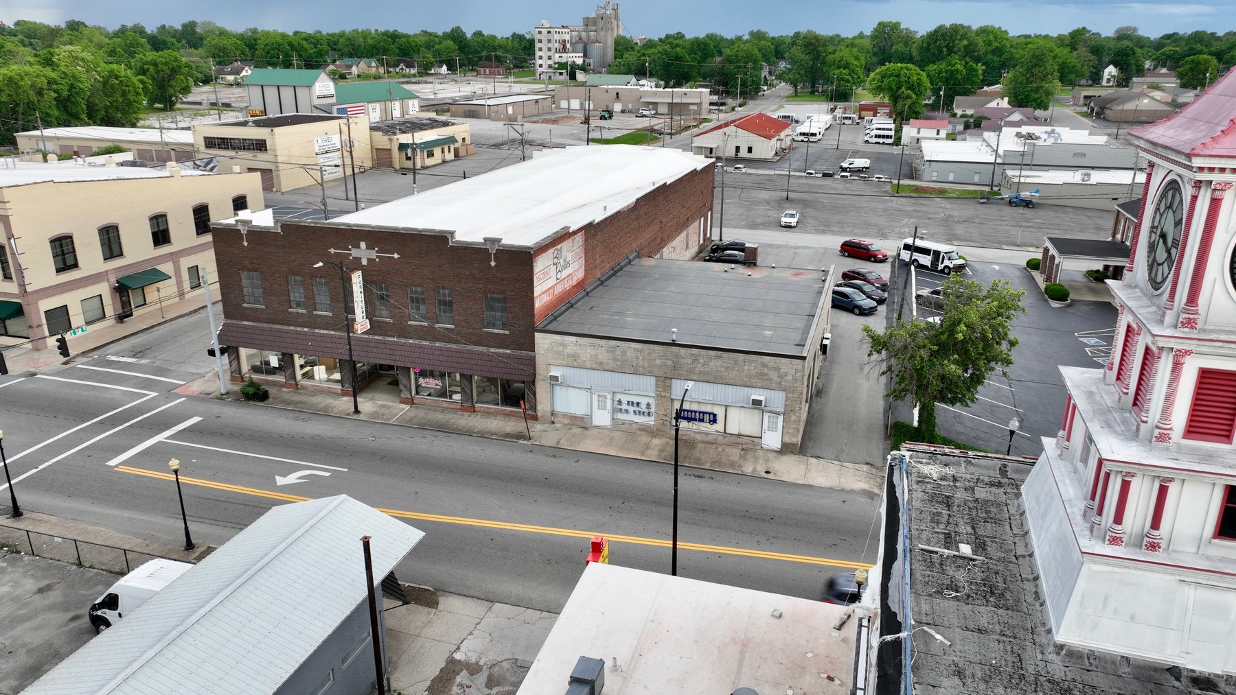 Image for 323 E. 9th St. AUCTION