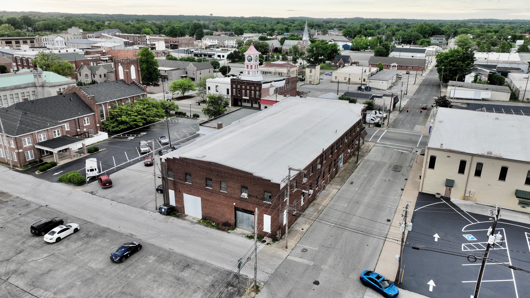 Image for 323 E. 9th St. AUCTION