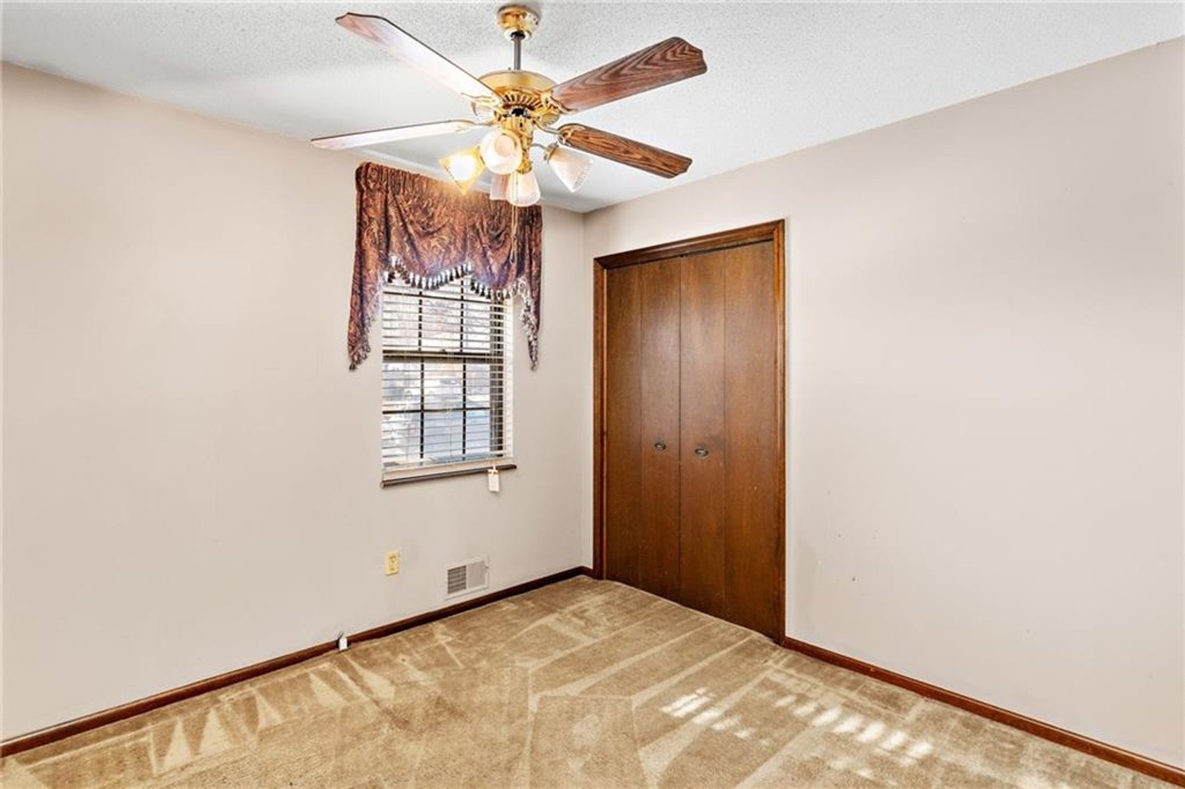 Image for 810 SE 14th St. - Oak Grove, MO