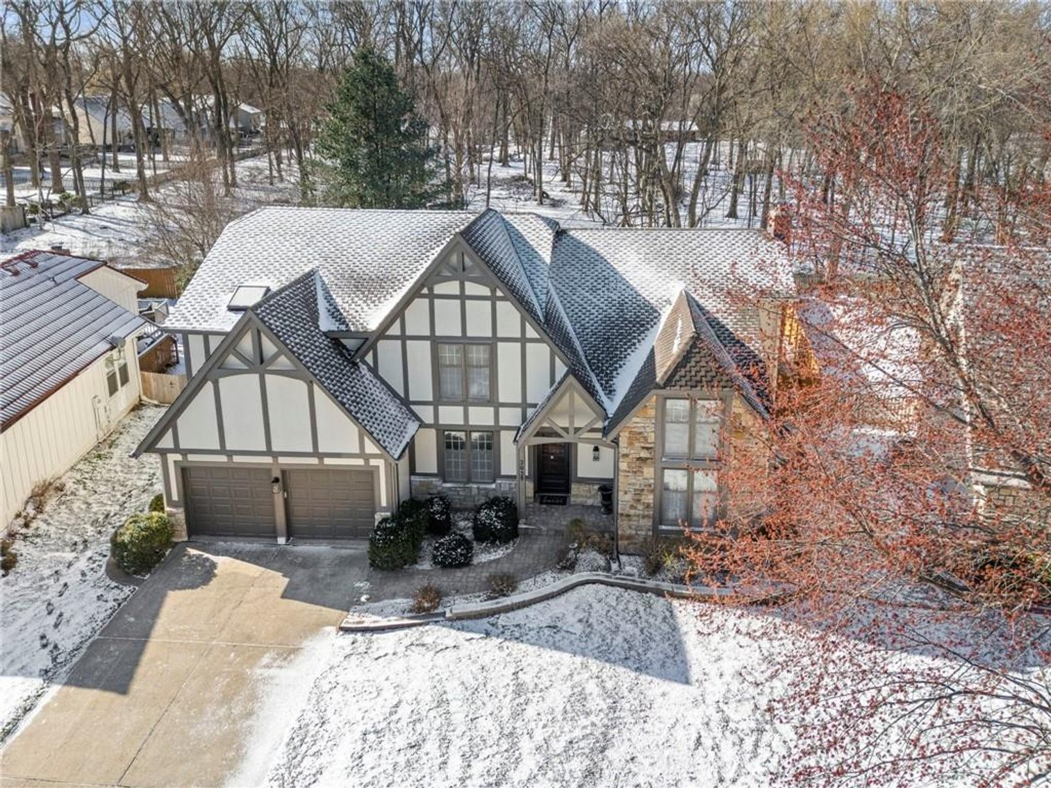 Image for 205 NE Shoreview Dr. - Lee's Summit, MO