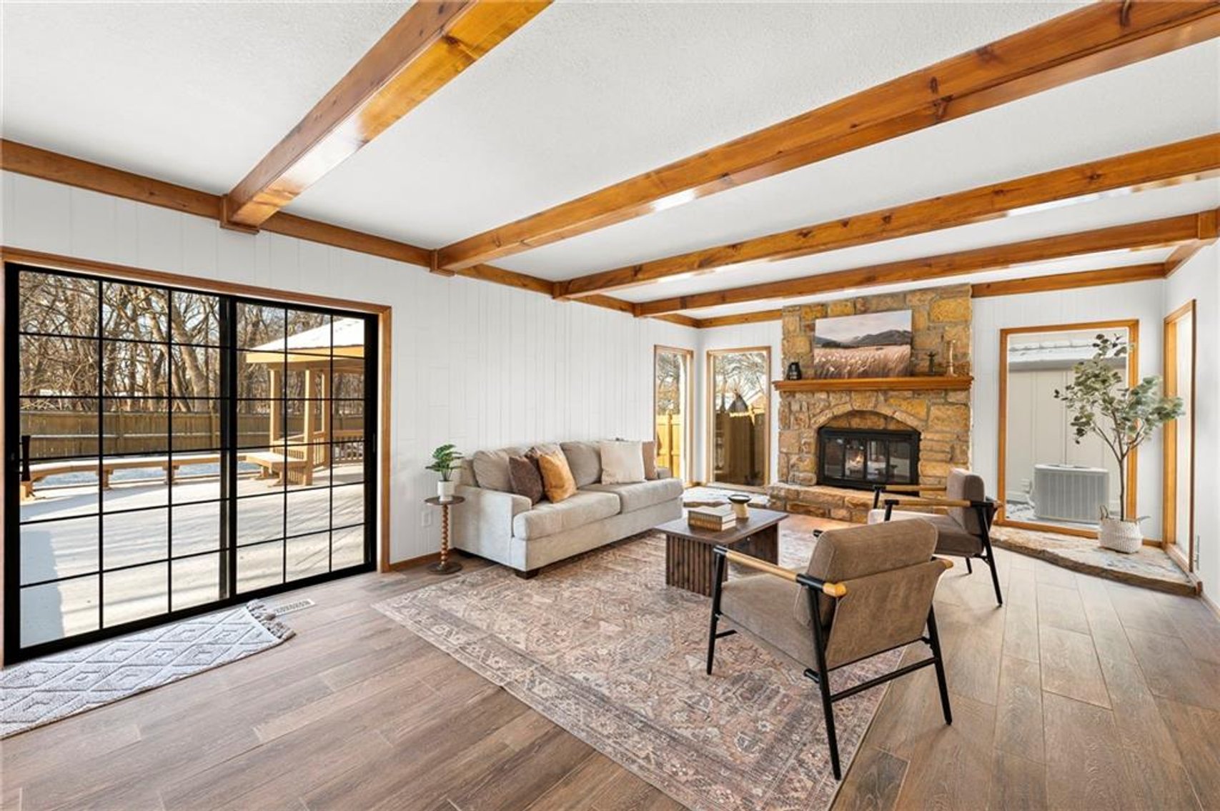 Image for 205 NE Shoreview Dr. - Lee's Summit, MO