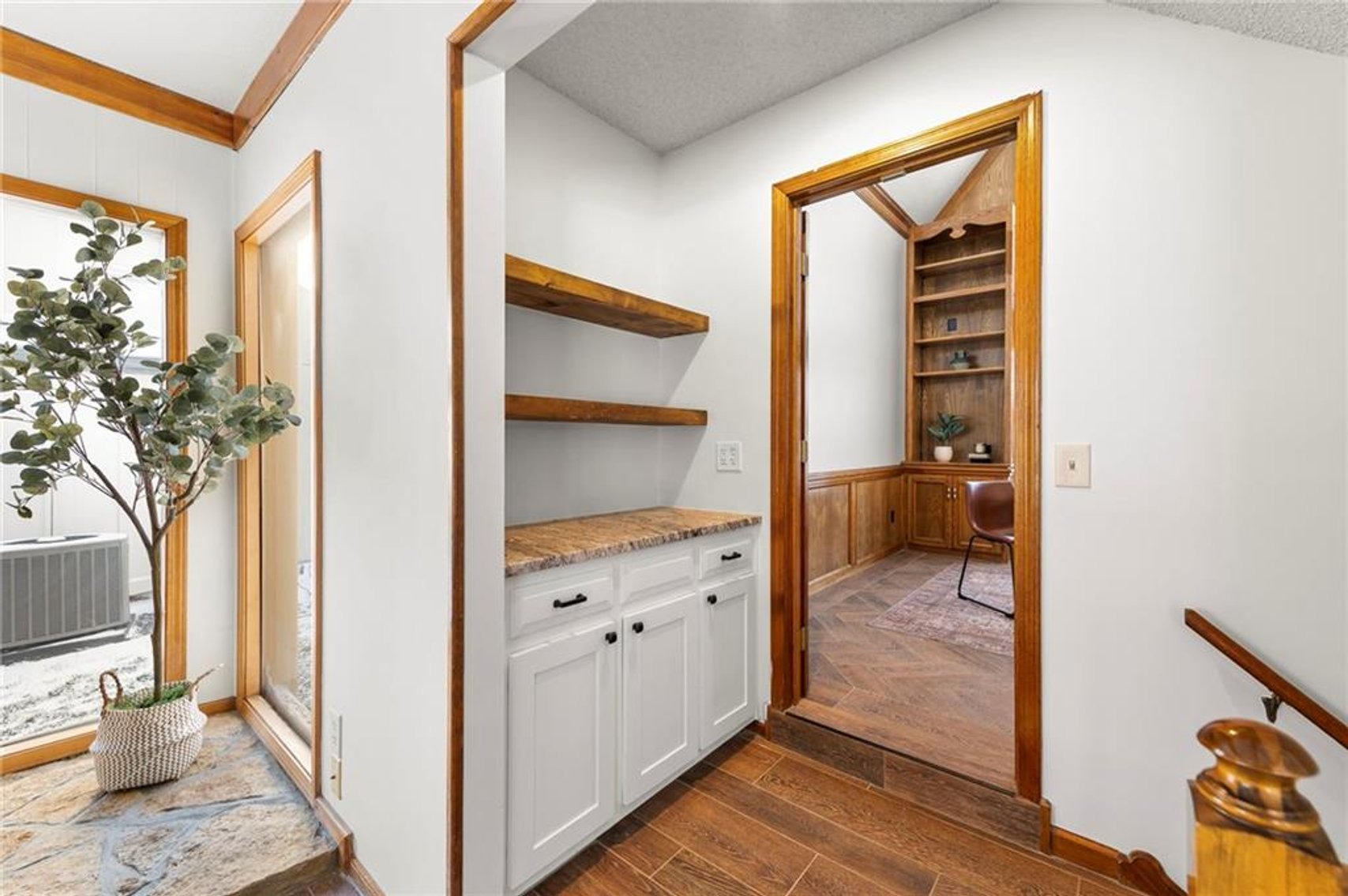 Image for 205 NE Shoreview Dr. - Lee's Summit, MO