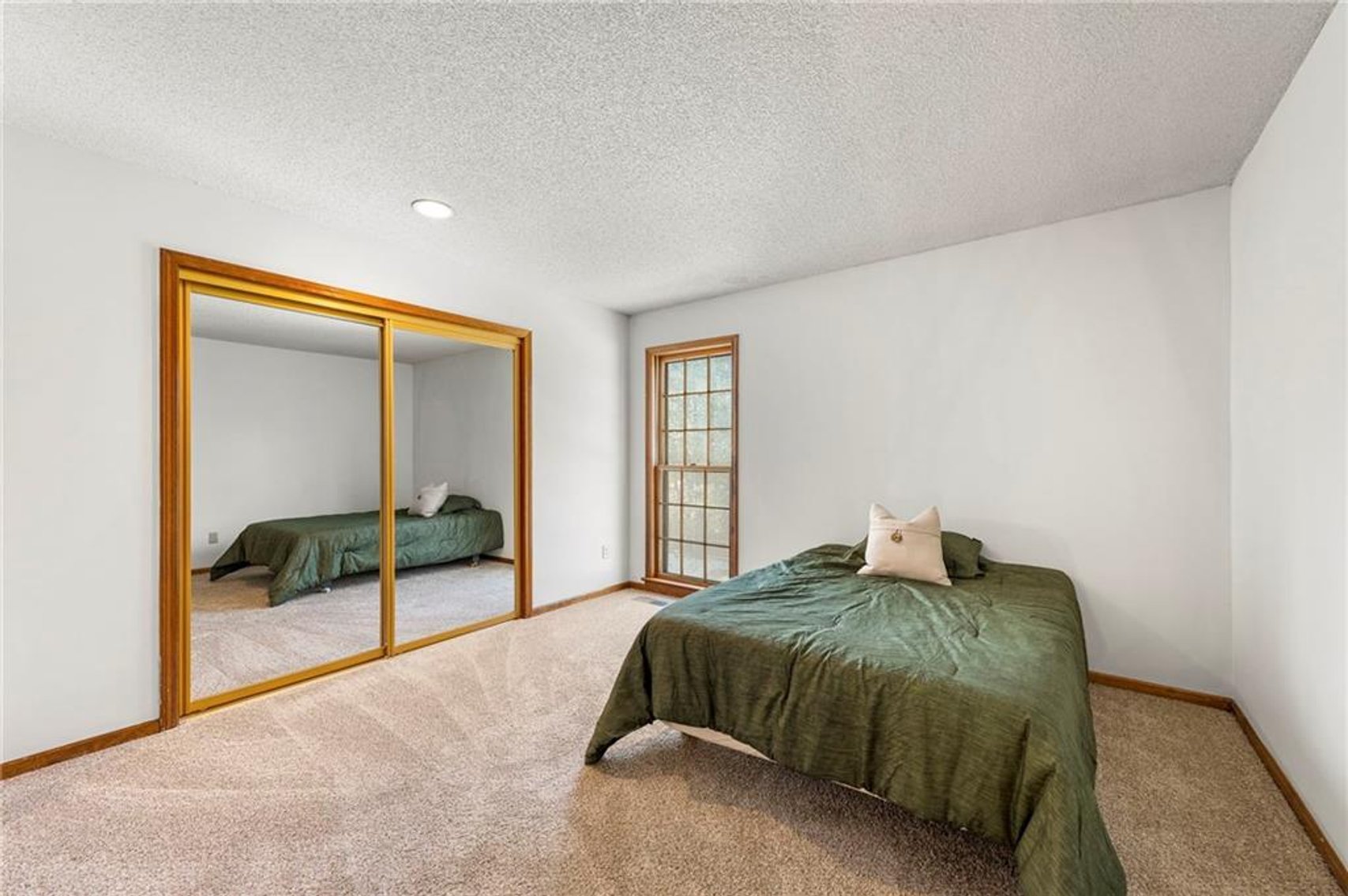 Image for 205 NE Shoreview Dr. - Lee's Summit, MO