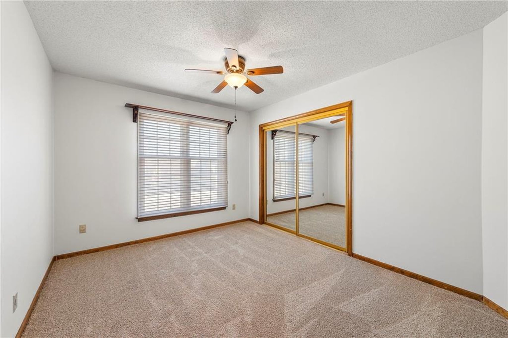 Image for 205 NE Shoreview Dr. - Lee's Summit, MO