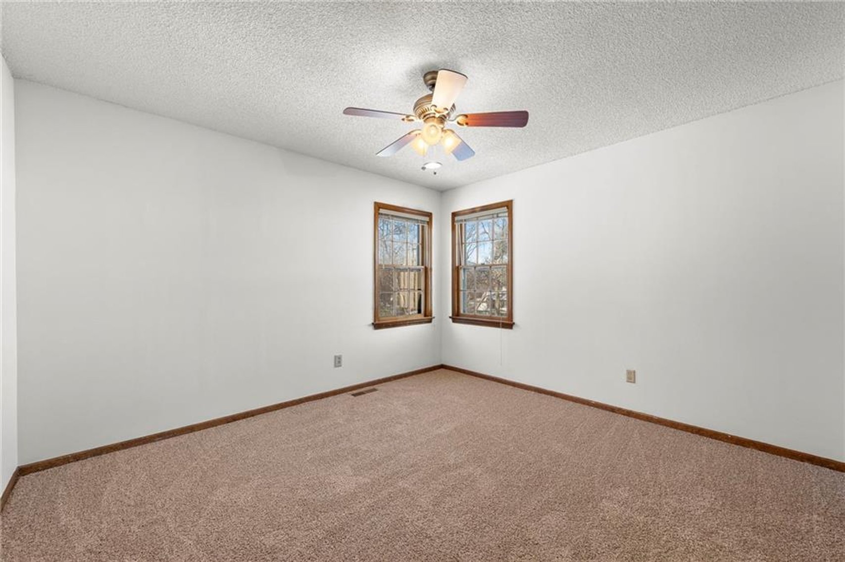 Image for 205 NE Shoreview Dr. - Lee's Summit, MO