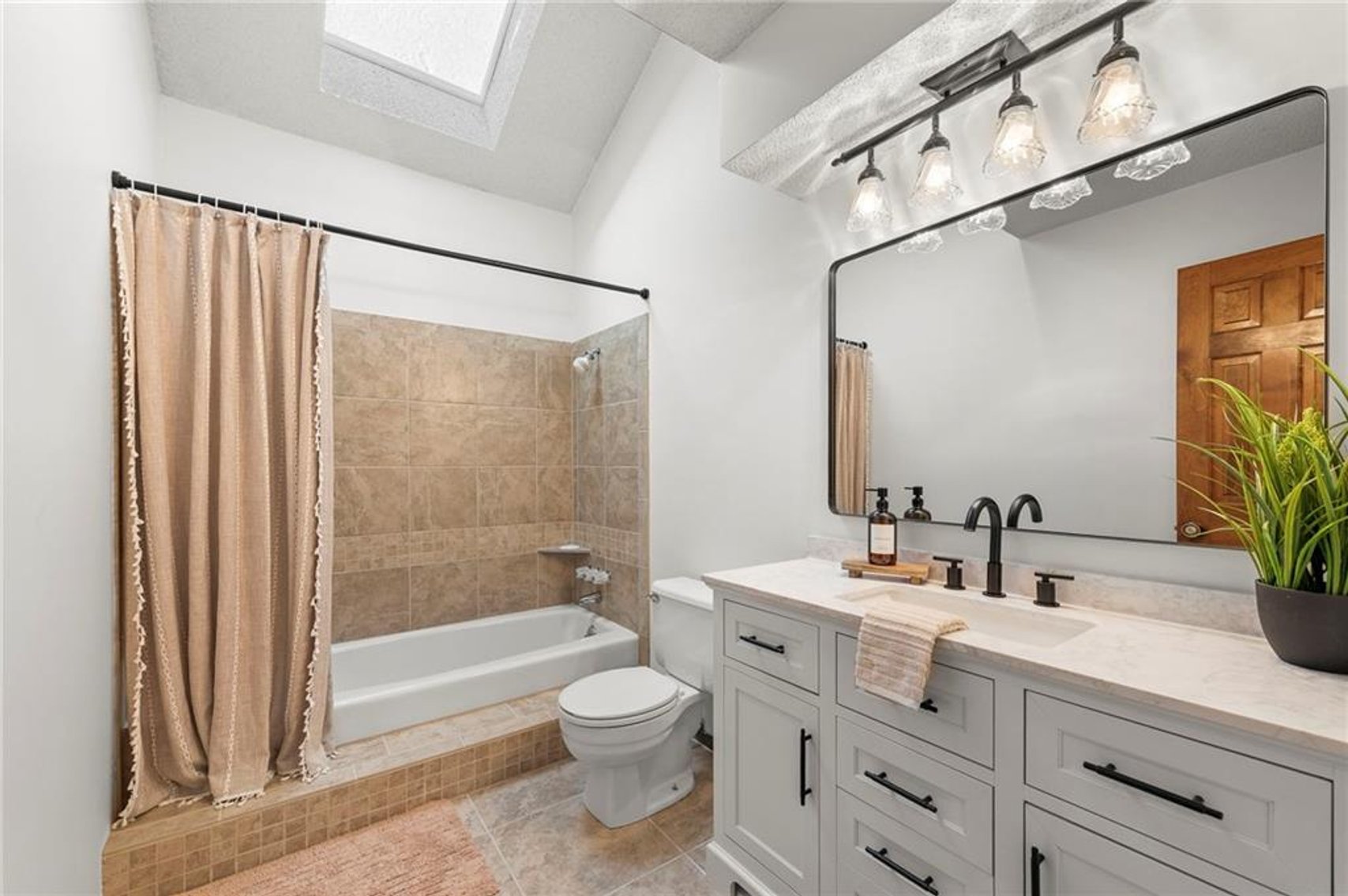 Image for 205 NE Shoreview Dr. - Lee's Summit, MO