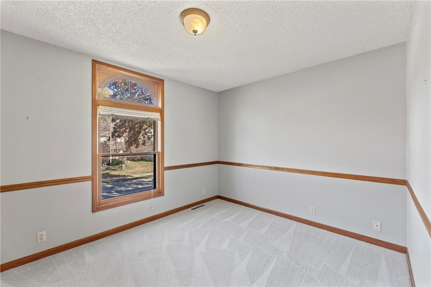 Image for 1201 SE 7th St - Lee's Summit, MO