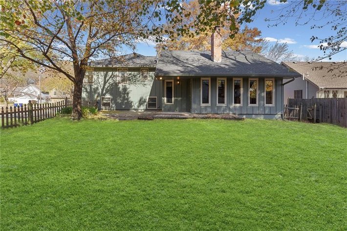 Image for 1201 SE 7th St - Lee's Summit, MO