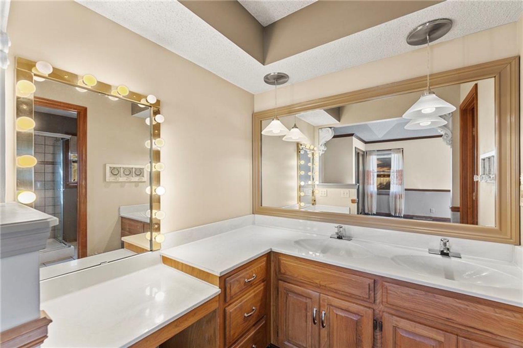 Image for 1201 SE 7th St - Lee's Summit, MO