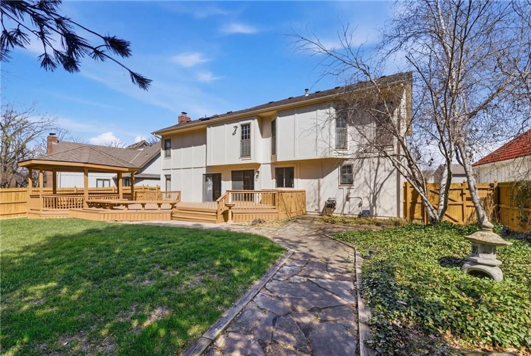 Image for 205 NE Shoreview Dr. - Lee's Summit, MO