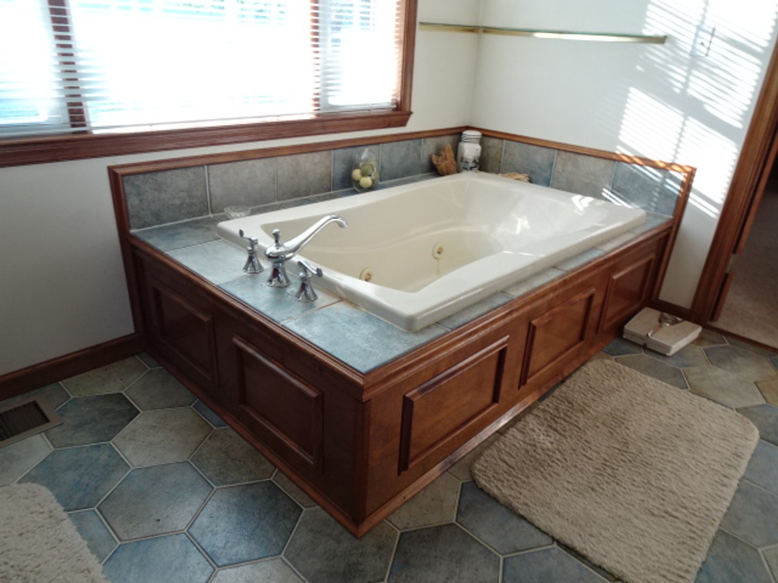 Image for Sep 14, 2024 Estate Auction -Waterfront Real Estate Public Auction