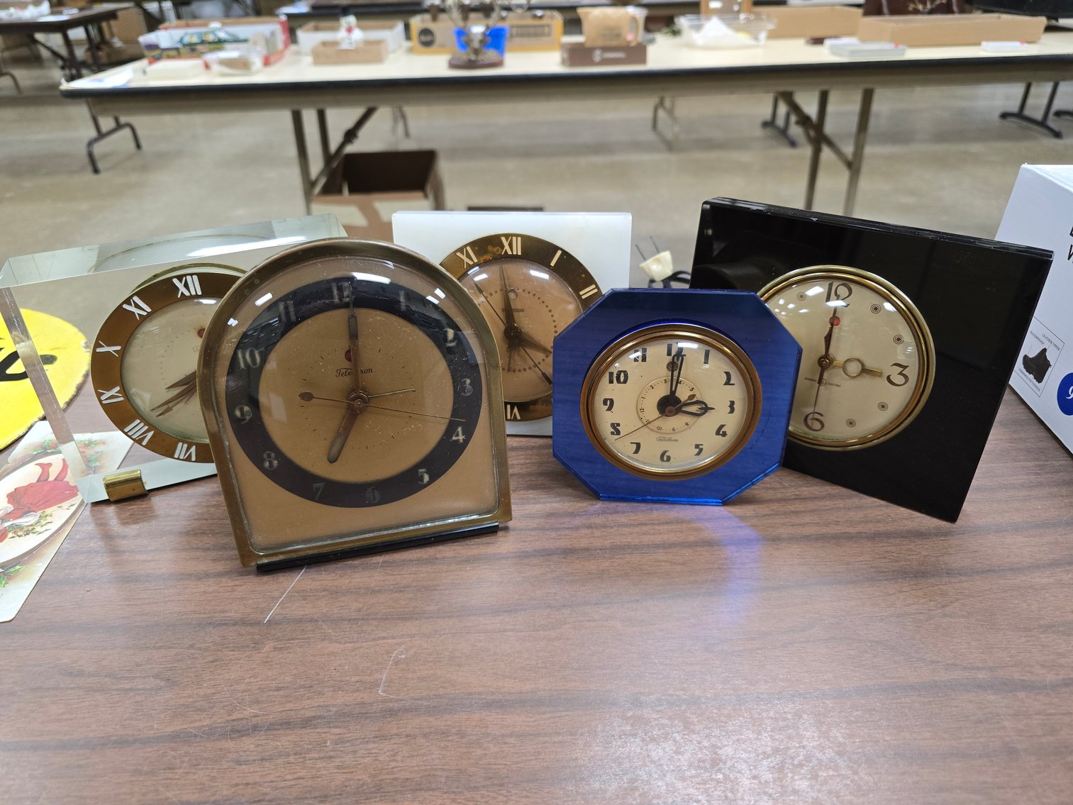 Image for December Online Antiques, Christmas, Radios, Coins & More!