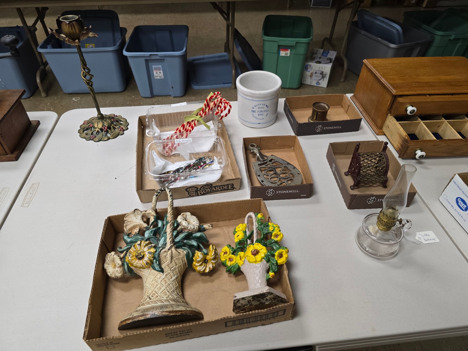 Image for December Online Antiques, Christmas, Radios, Coins & More!