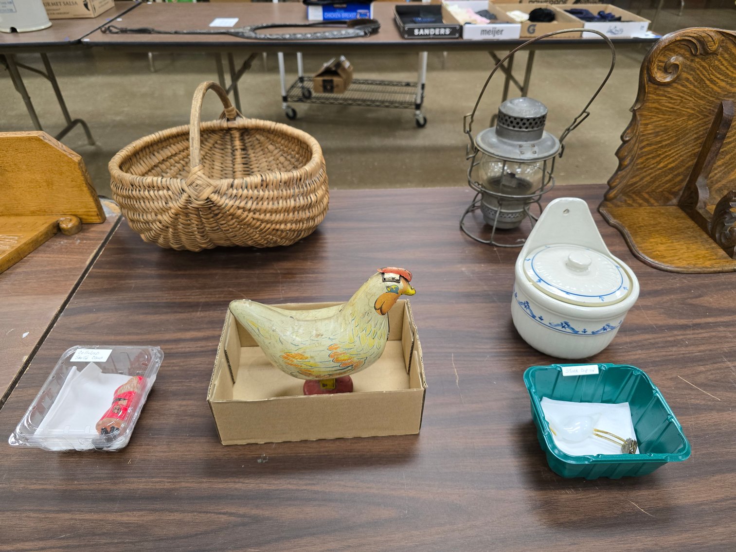 Image for December Online Antiques, Christmas, Radios, Coins & More!