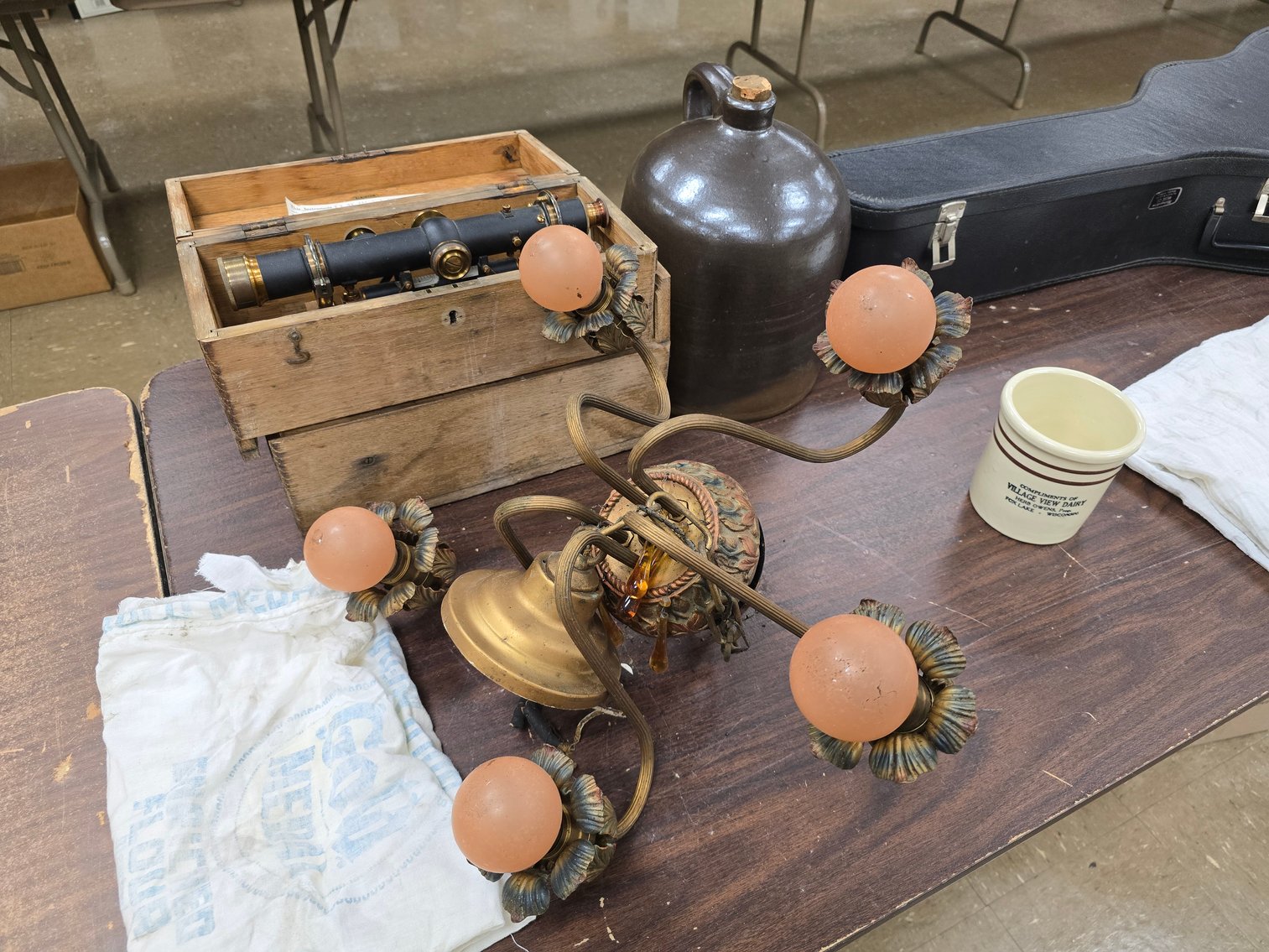 Image for December Online Antiques, Christmas, Radios, Coins & More!