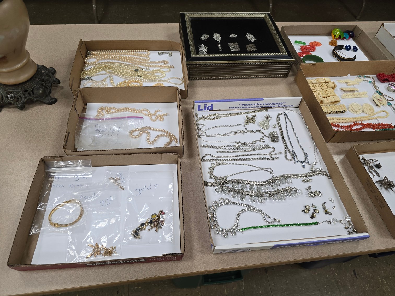 Image for December Online Antiques, Christmas, Radios, Coins & More!