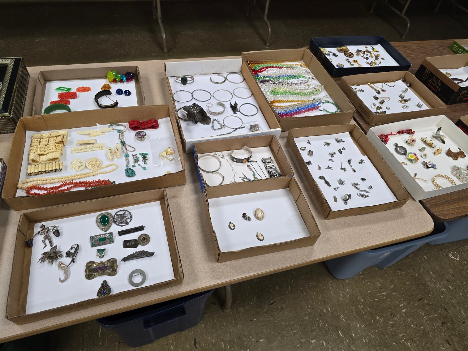 Image for December Online Antiques, Christmas, Radios, Coins & More!