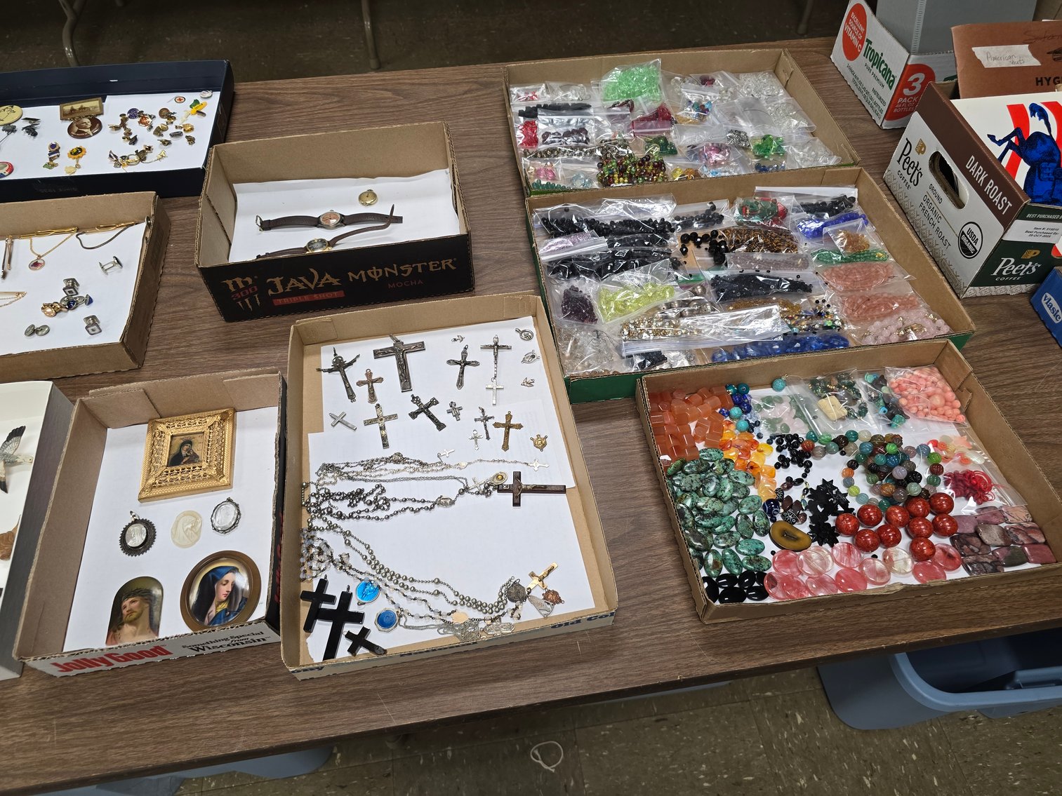 Image for December Online Antiques, Christmas, Radios, Coins & More!