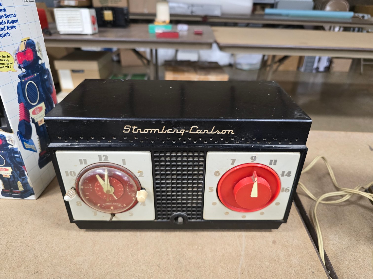 Image for December Online Antiques, Christmas, Radios, Coins & More!