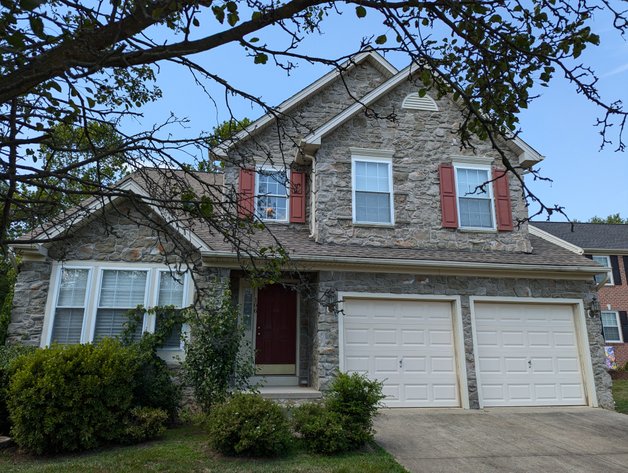 3 BR, 3.5 BA HOME W/ ATT. 2-CAR GARAGE