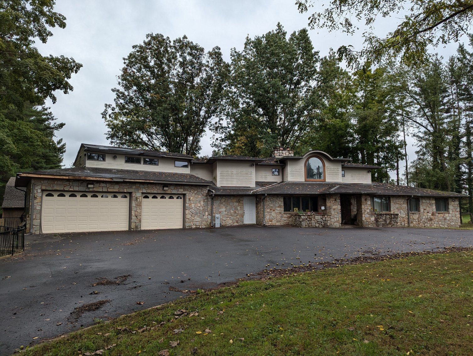 Image for 3 BR, 4 BATH CUSTOM HOME W/ 3-CAR GARAGE