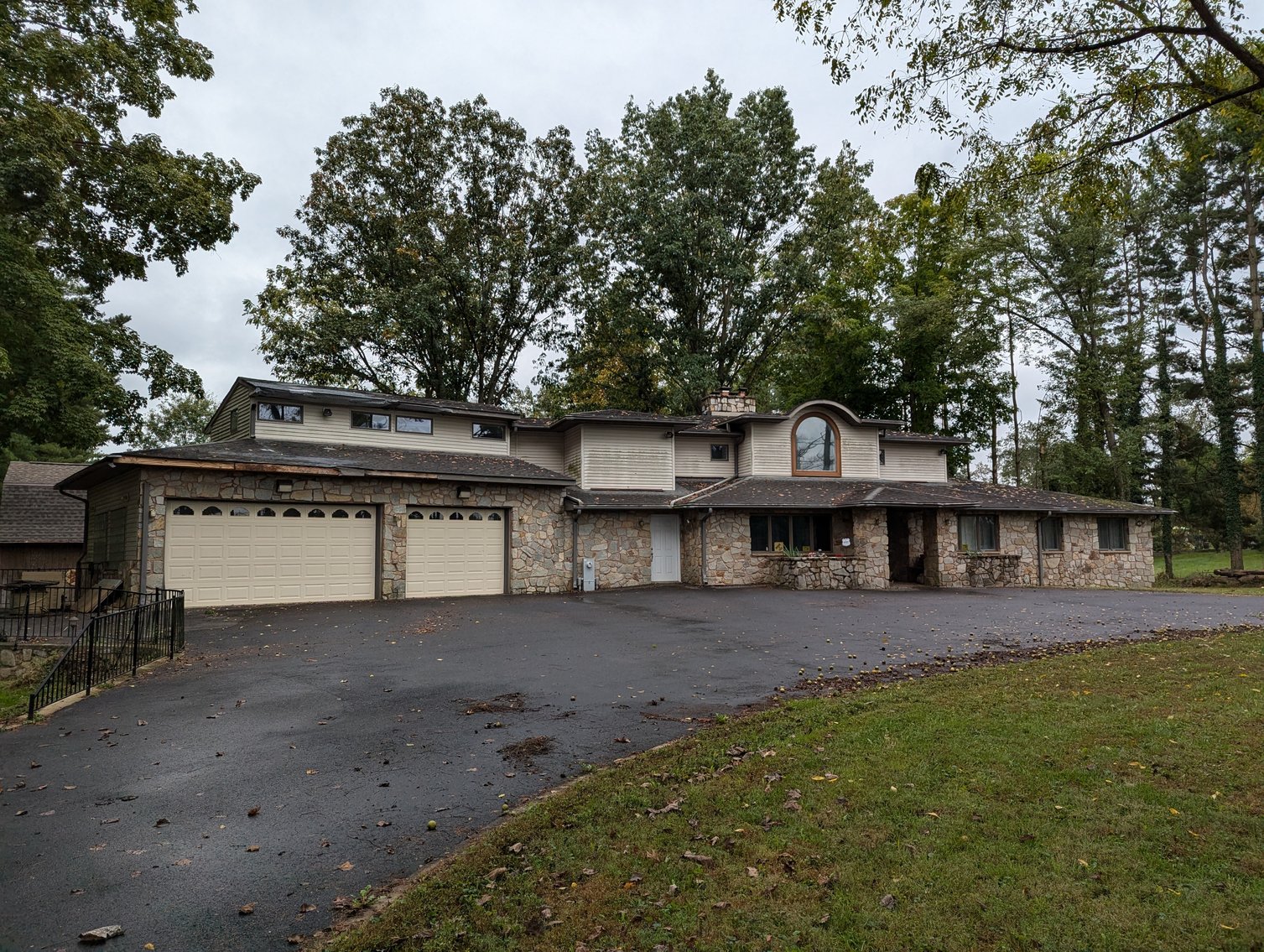 Image for 3 BR, 4 BATH CUSTOM HOME W/ 3-CAR GARAGE