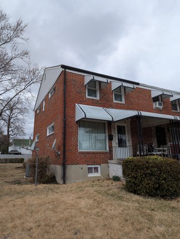 CLEAN 3BR BRICK SEMI-DETACHED HOME