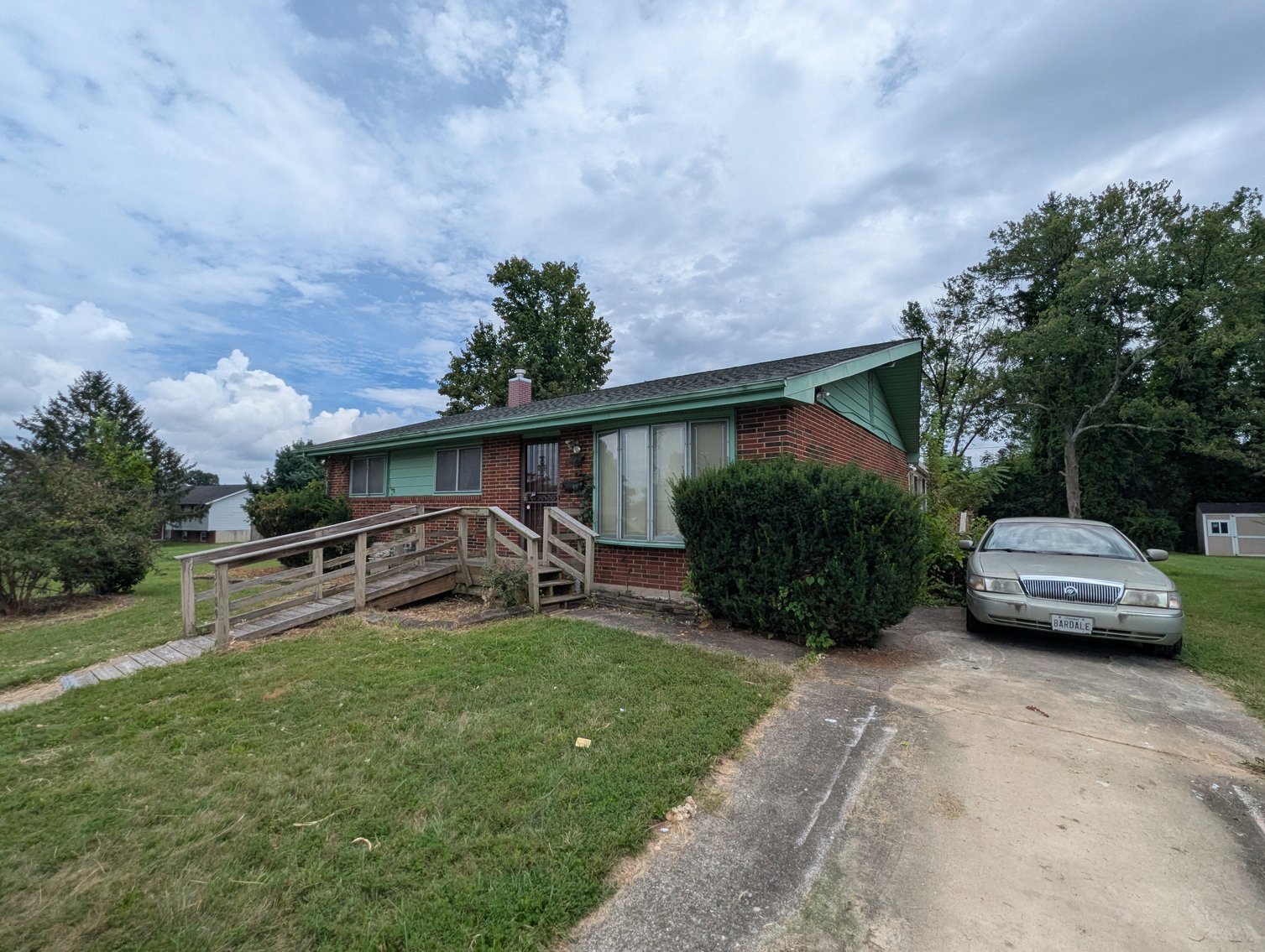 Image for 4 BR, 2.5 BATH BRICK RANCHER/ 2004 MERCURY GRAND MARQUIS, COLLECTIBLES, FURNITURE, HOUSEHOLD ITEMS, & GLASSWARE TBS SM/LG LOTS