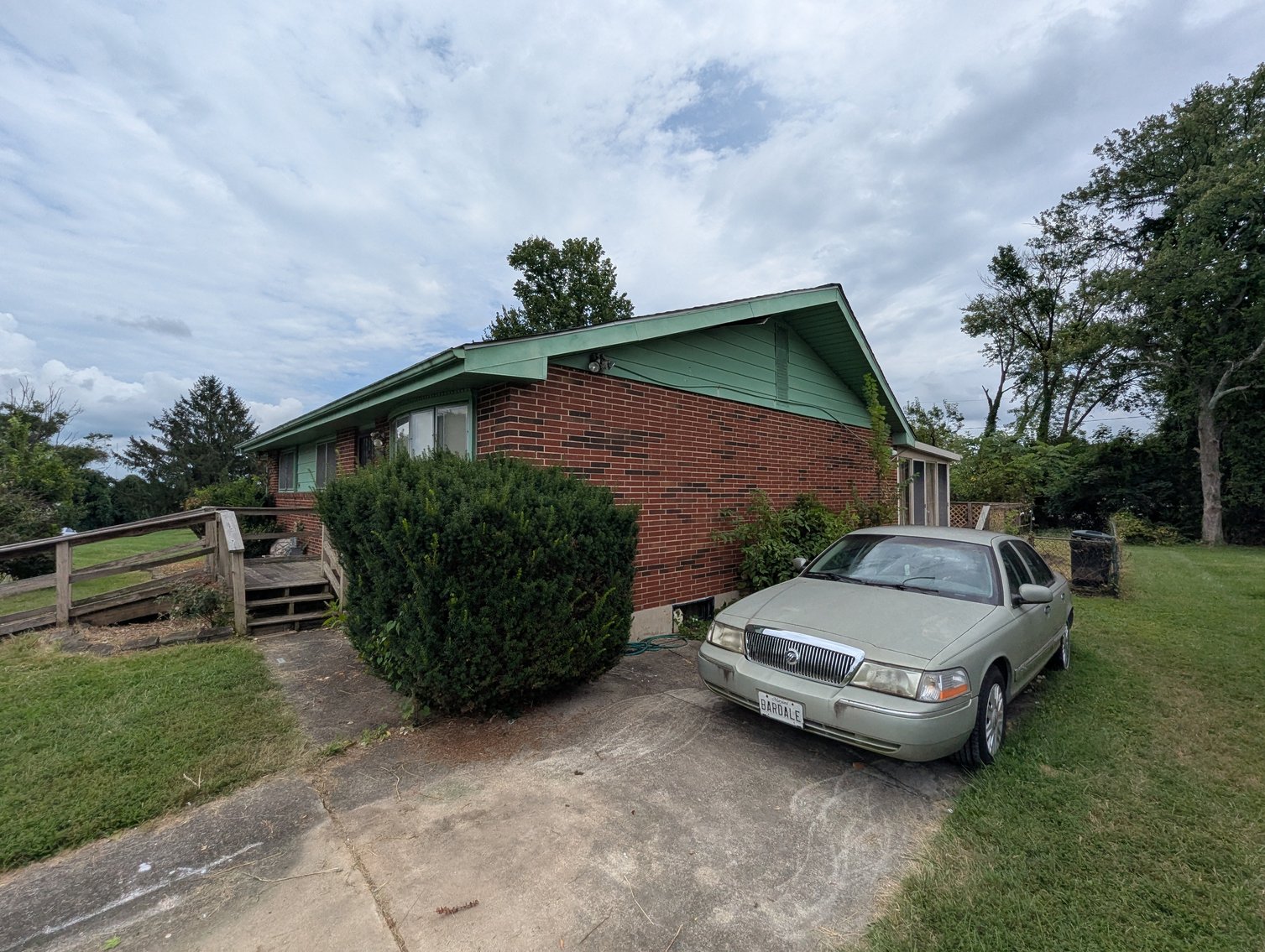 Image for 4 BR, 2.5 BATH BRICK RANCHER/ 2004 MERCURY GRAND MARQUIS, COLLECTIBLES, FURNITURE, HOUSEHOLD ITEMS, & GLASSWARE TBS SM/LG LOTS