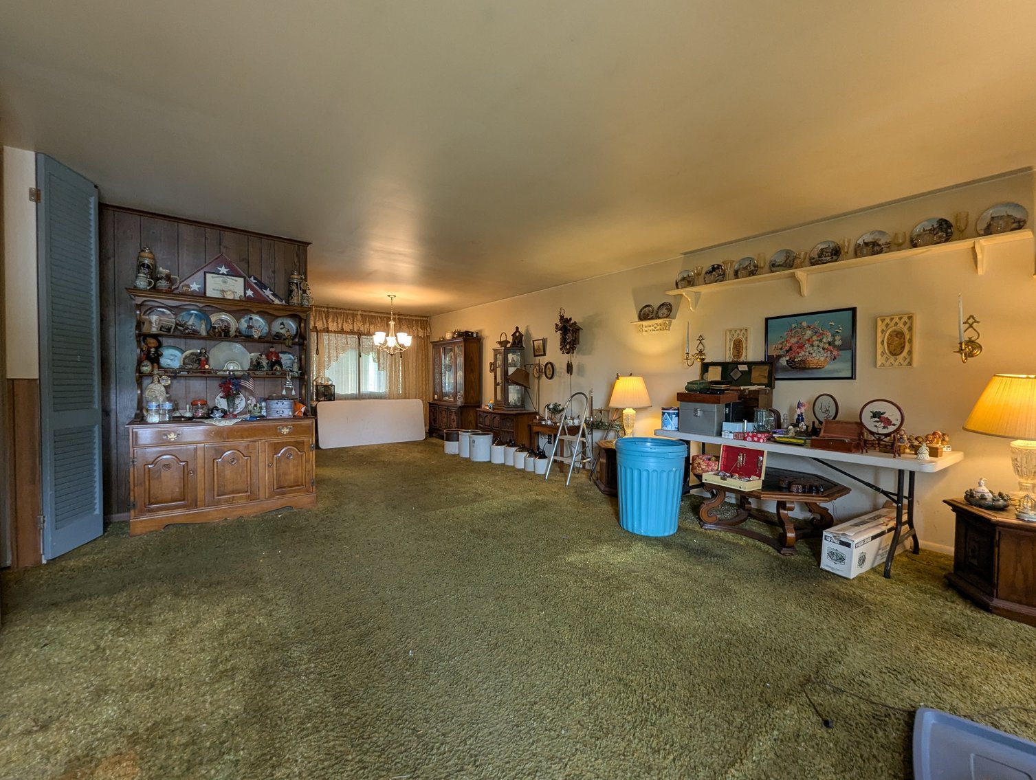 Image for 4 BR, 2.5 BATH BRICK RANCHER/ 2004 MERCURY GRAND MARQUIS, COLLECTIBLES, FURNITURE, HOUSEHOLD ITEMS, & GLASSWARE TBS SM/LG LOTS