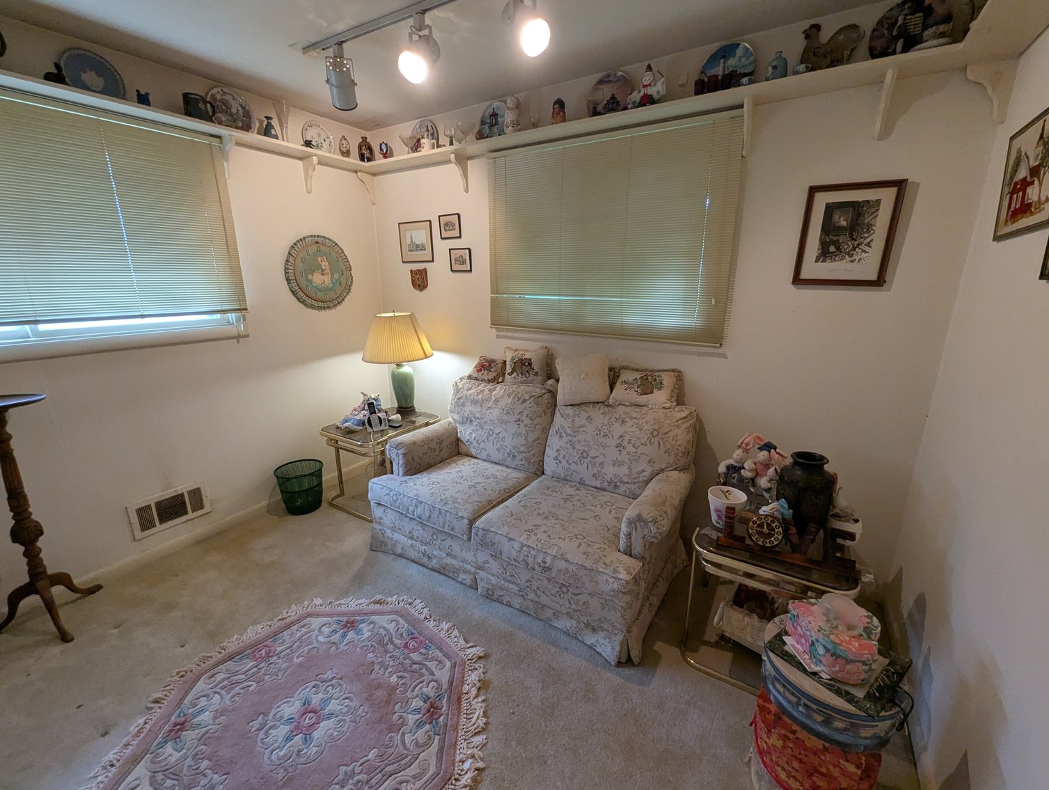 Image for 4 BR, 2.5 BATH BRICK RANCHER/ 2004 MERCURY GRAND MARQUIS, COLLECTIBLES, FURNITURE, HOUSEHOLD ITEMS, & GLASSWARE TBS SM/LG LOTS