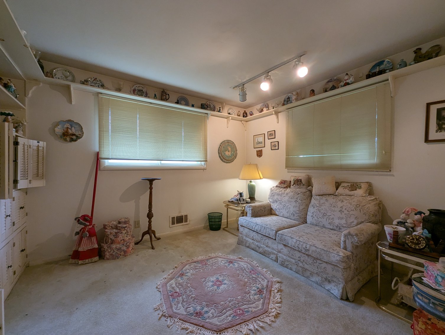 Image for 4 BR, 2.5 BATH BRICK RANCHER/ 2004 MERCURY GRAND MARQUIS, COLLECTIBLES, FURNITURE, HOUSEHOLD ITEMS, & GLASSWARE TBS SM/LG LOTS