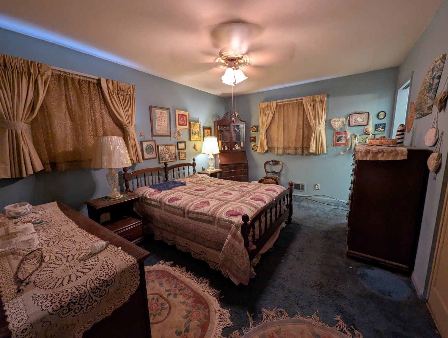 Image for 4 BR, 2.5 BATH BRICK RANCHER/ 2004 MERCURY GRAND MARQUIS, COLLECTIBLES, FURNITURE, HOUSEHOLD ITEMS, & GLASSWARE TBS SM/LG LOTS