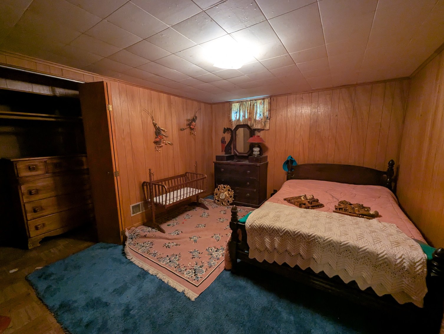 Image for 4 BR, 2.5 BATH BRICK RANCHER/ 2004 MERCURY GRAND MARQUIS, COLLECTIBLES, FURNITURE, HOUSEHOLD ITEMS, & GLASSWARE TBS SM/LG LOTS