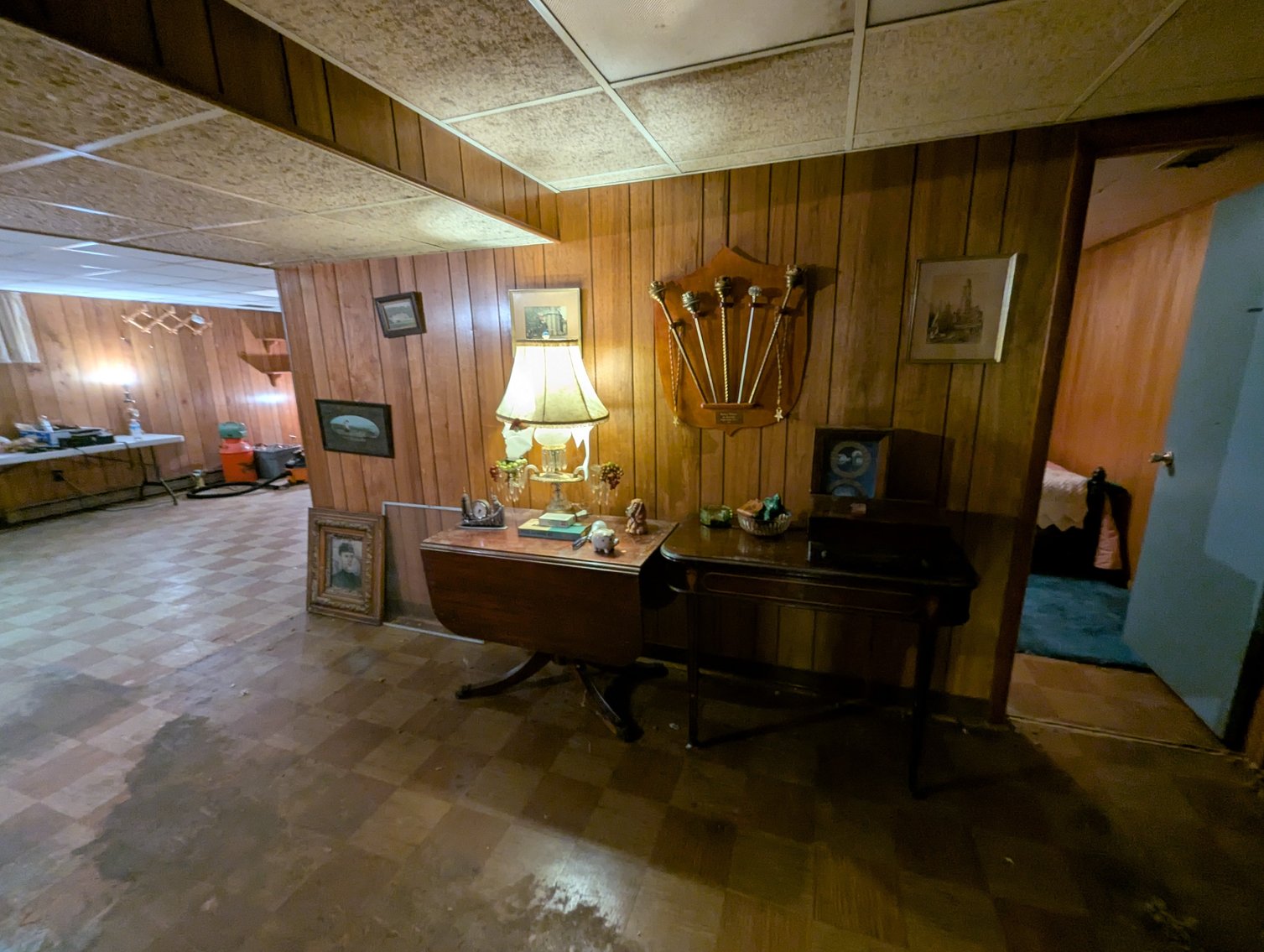 Image for 4 BR, 2.5 BATH BRICK RANCHER/ 2004 MERCURY GRAND MARQUIS, COLLECTIBLES, FURNITURE, HOUSEHOLD ITEMS, & GLASSWARE TBS SM/LG LOTS
