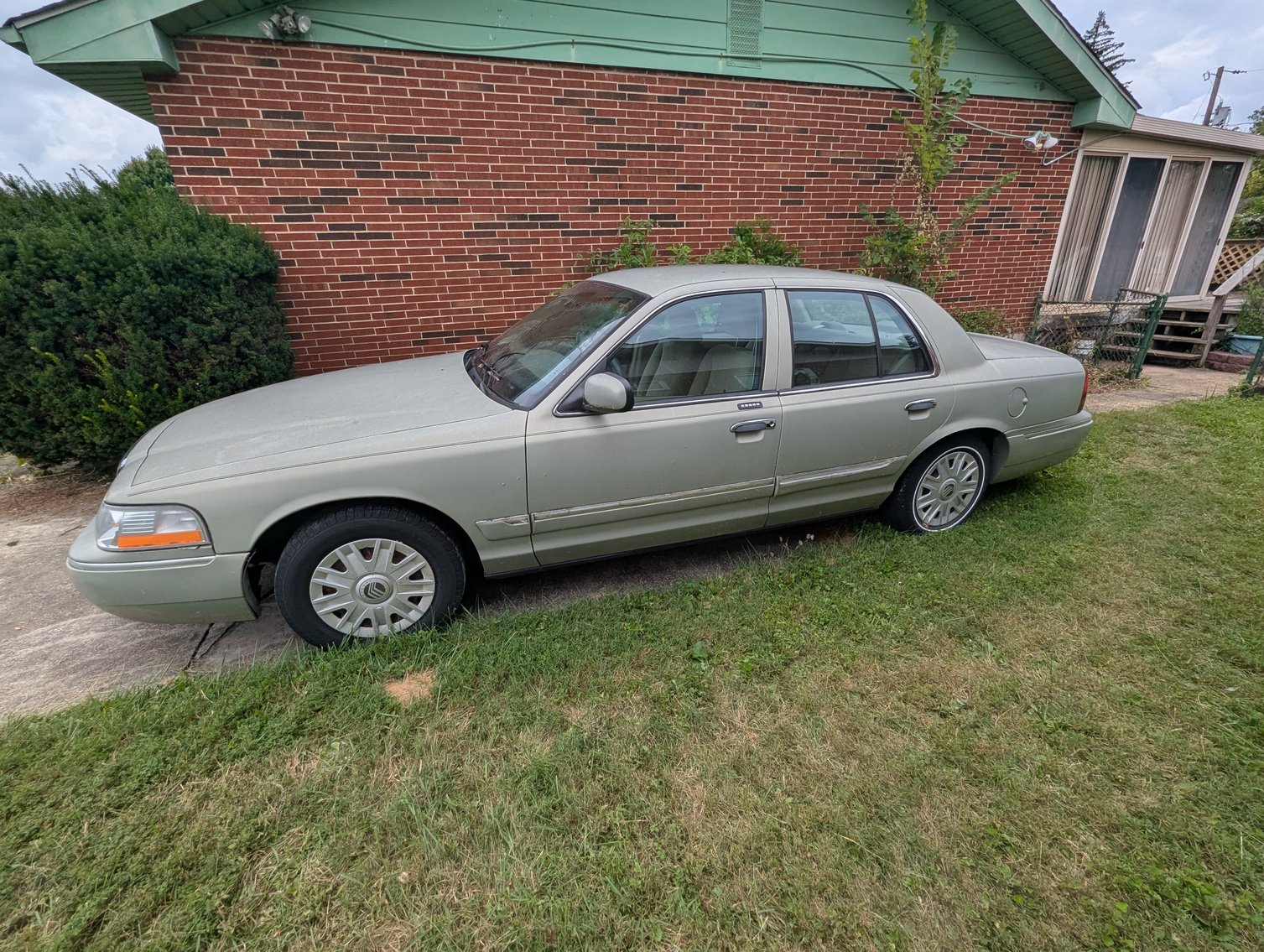 Image for 4 BR, 2.5 BATH BRICK RANCHER/ 2004 MERCURY GRAND MARQUIS, COLLECTIBLES, FURNITURE, HOUSEHOLD ITEMS, & GLASSWARE TBS SM/LG LOTS