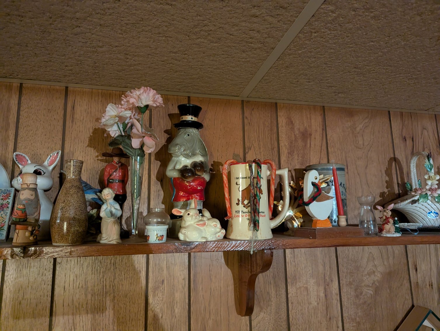 Image for 4 BR, 2.5 BATH BRICK RANCHER/ 2004 MERCURY GRAND MARQUIS, COLLECTIBLES, FURNITURE, HOUSEHOLD ITEMS, & GLASSWARE TBS SM/LG LOTS