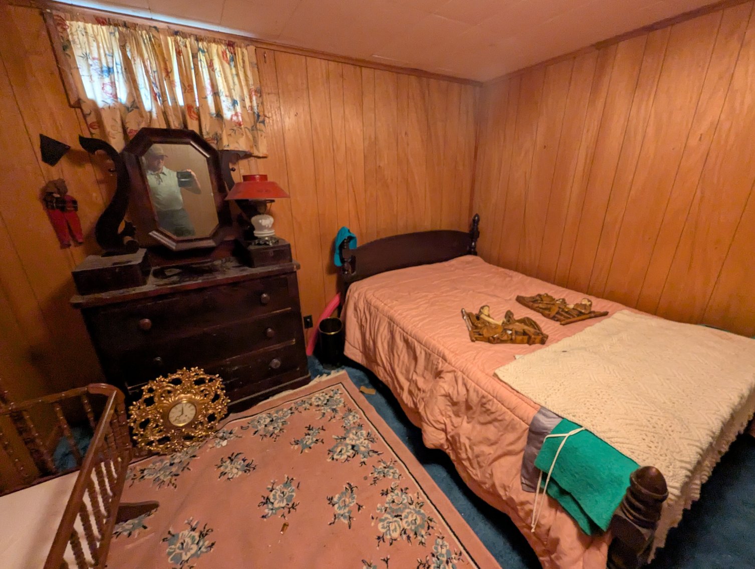 Image for 4 BR, 2.5 BATH BRICK RANCHER/ 2004 MERCURY GRAND MARQUIS, COLLECTIBLES, FURNITURE, HOUSEHOLD ITEMS, & GLASSWARE TBS SM/LG LOTS