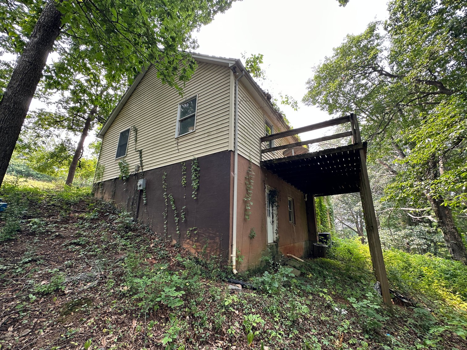 Image for Selling for the Estate of  Geoffrey Peterson . 3 Bed / 2 Bath 2247 Sq. with a large unfinished basement .