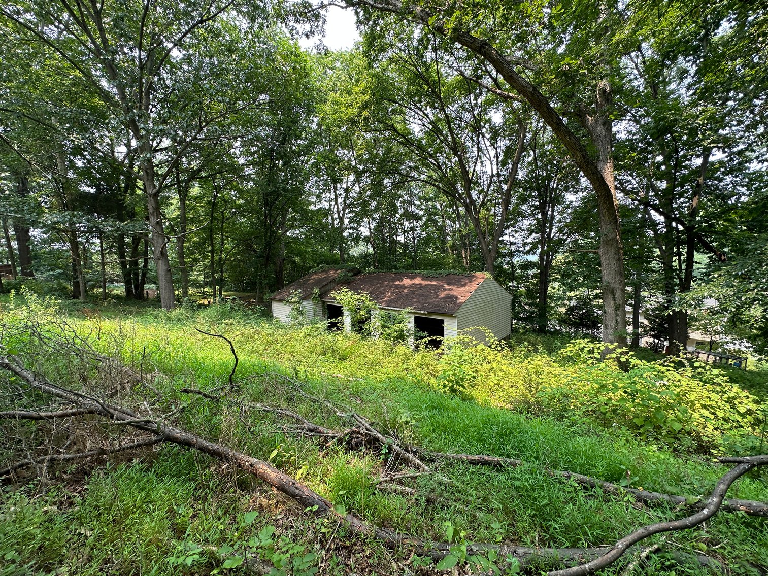 Image for Selling for the Estate of  Geoffrey Peterson . 3 Bed / 2 Bath 2247 Sq. with a large unfinished basement .