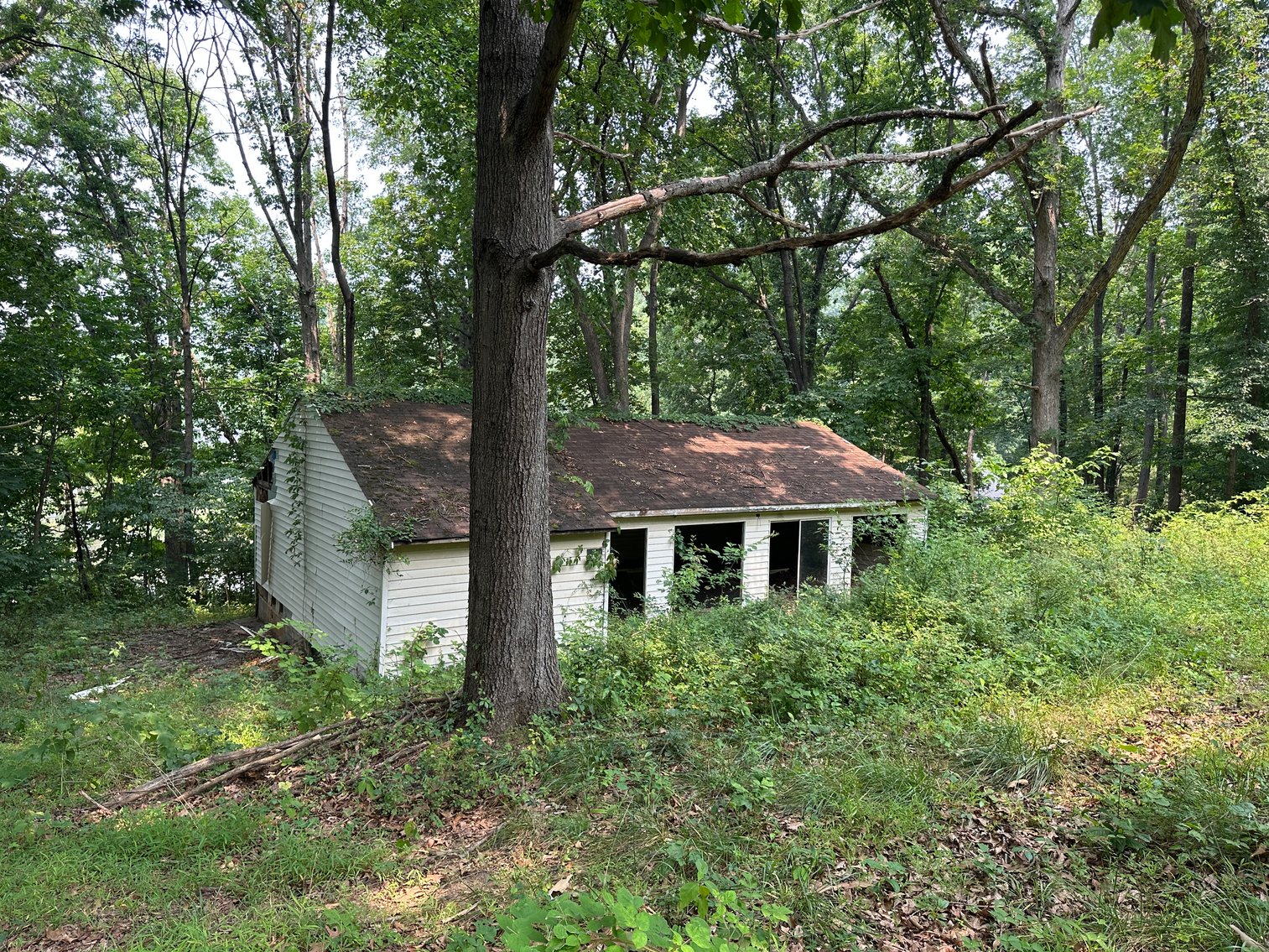 Image for Selling for the Estate of  Geoffrey Peterson . 3 Bed / 2 Bath 2247 Sq. with a large unfinished basement .