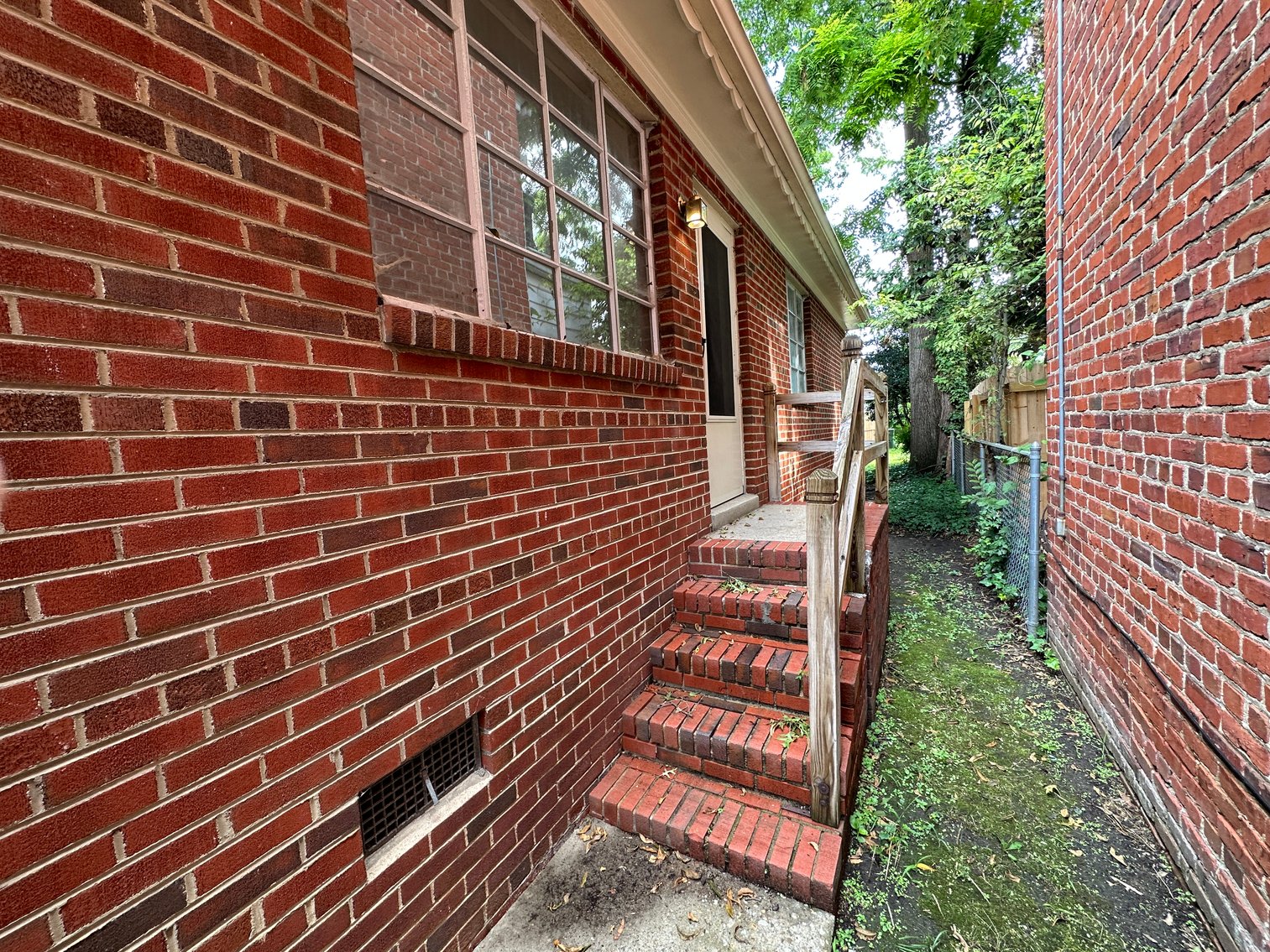 Image for 1 Bed/ 1 Bath Brick Rancher located in the Museum District ; 3228 W. Franklin St