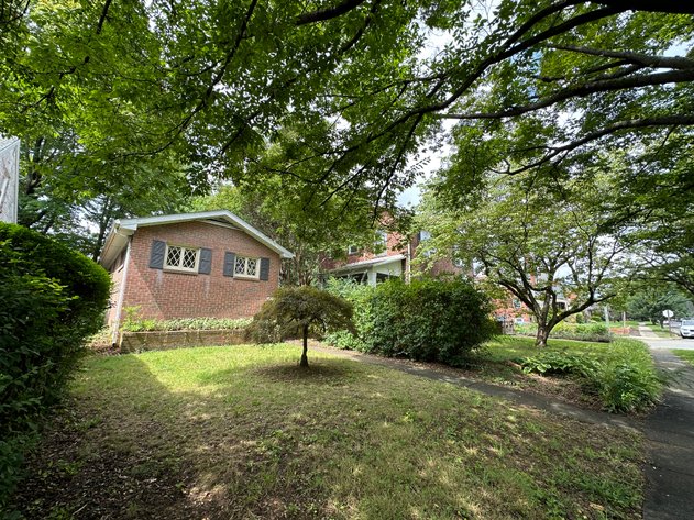 Image for 1 Bed/ 1 Bath Brick Rancher located in Willow Lawn; 4525 Fitzhugh Ave